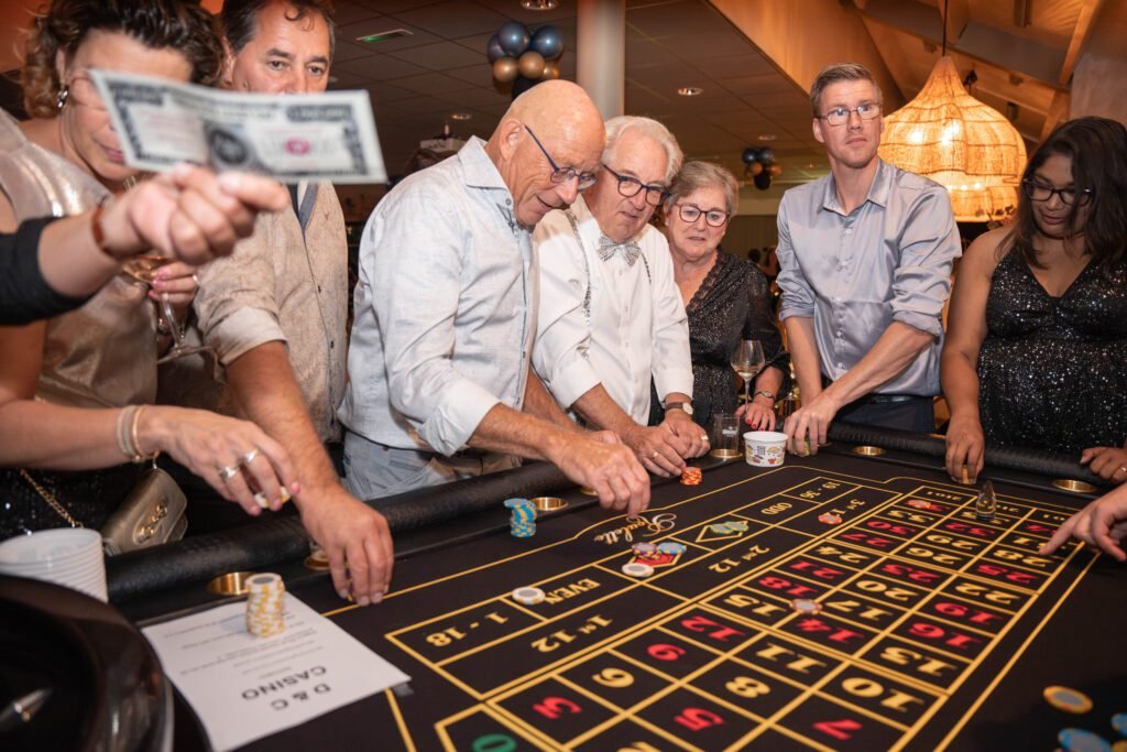 Gasten spelen roulette