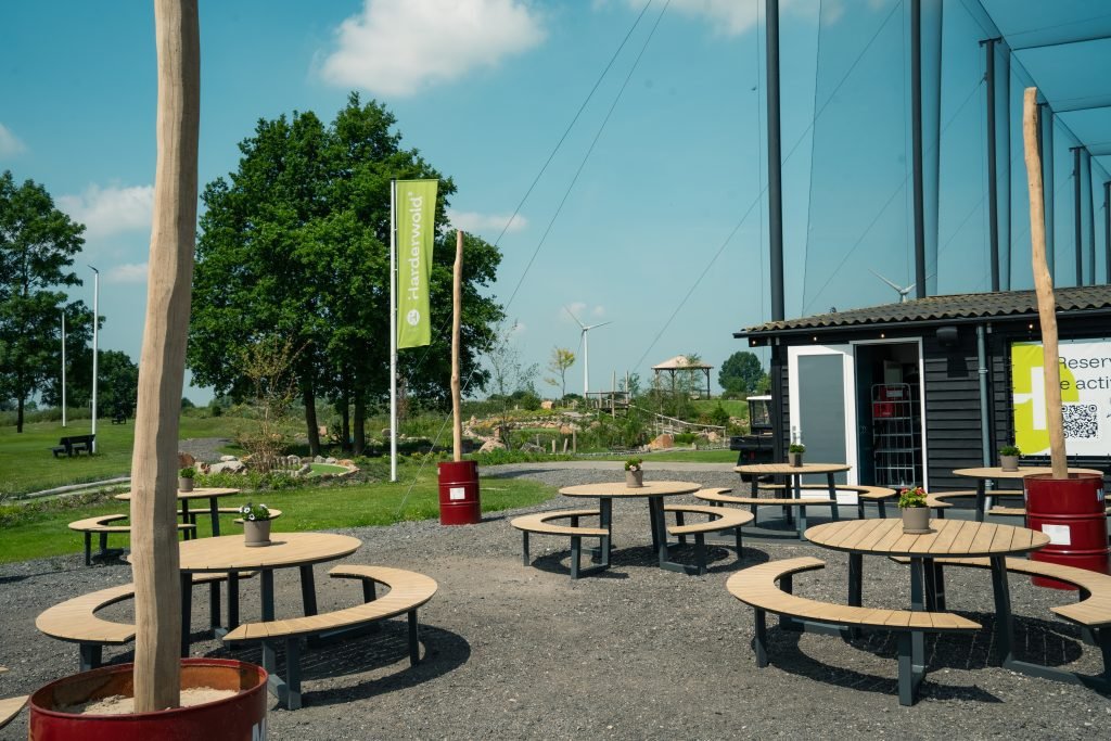 Picknicktafels buiten