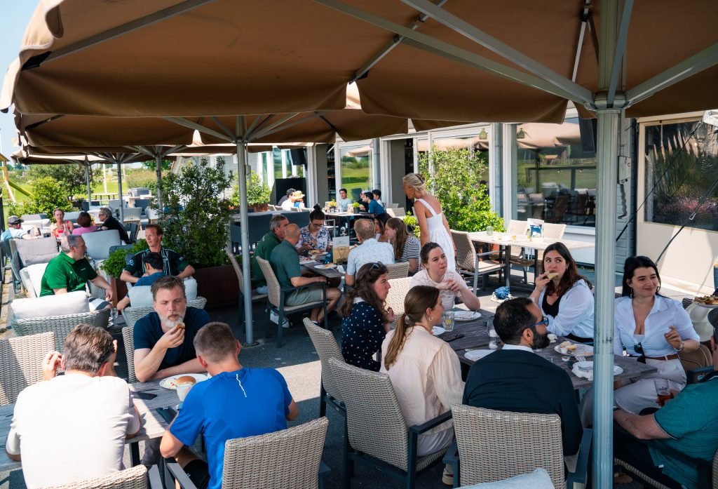 Genieten op het zonovergoten terras