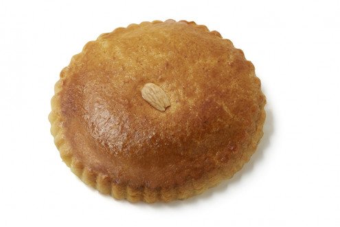 roomboter-amandelspijs-gevulde-koek-met-1-amandel