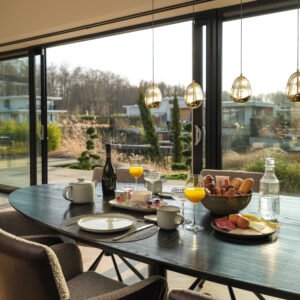 Feestelijk ontbijt met bubbels